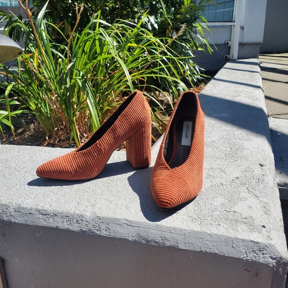 πHost Pick πCutest cordoruy pumps π - SOLD! - Picture 4 of 11